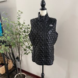 Woman’s North Face Thermoball Vest Size Large